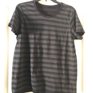 Lululemon Breeze By T Shirt EUC